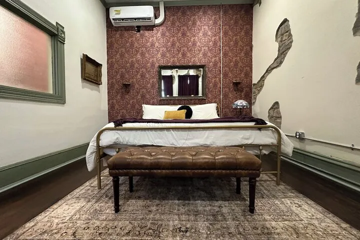 Room 5 of 76