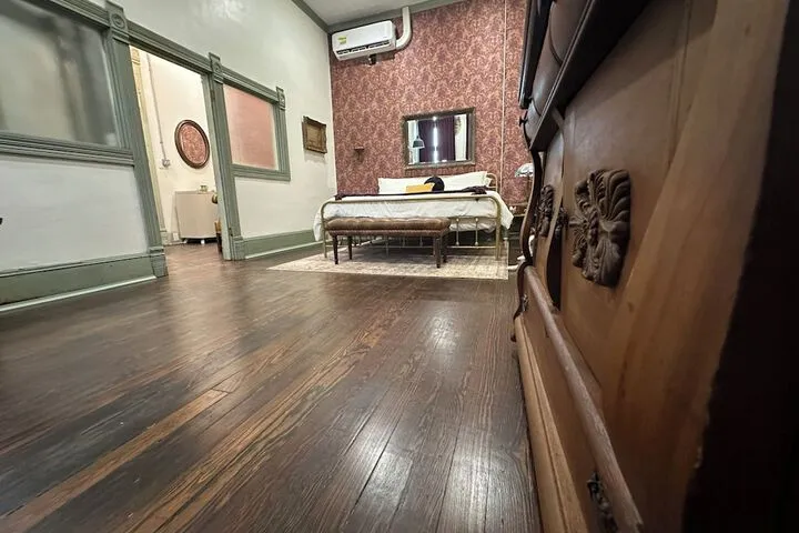 Room 2 of 76