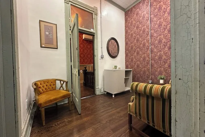 Room 4 of 76