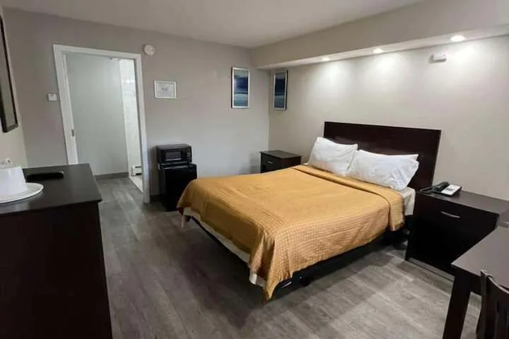 Room 4 of 13