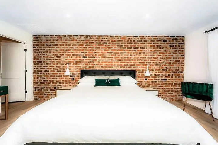 Room 2 of 41