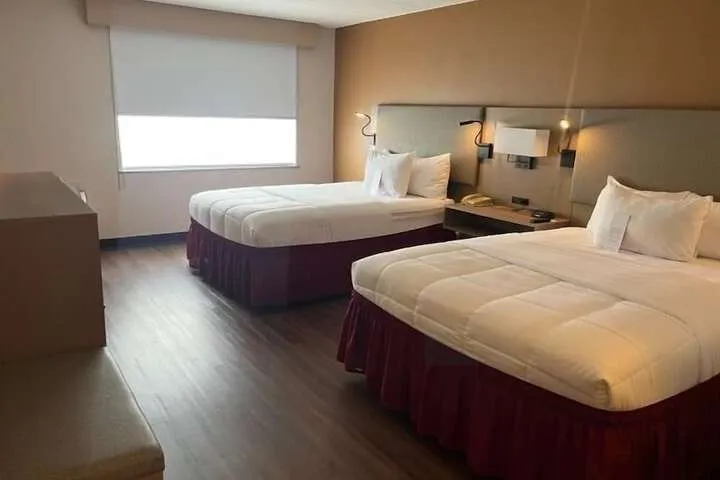 Room 5 of 9