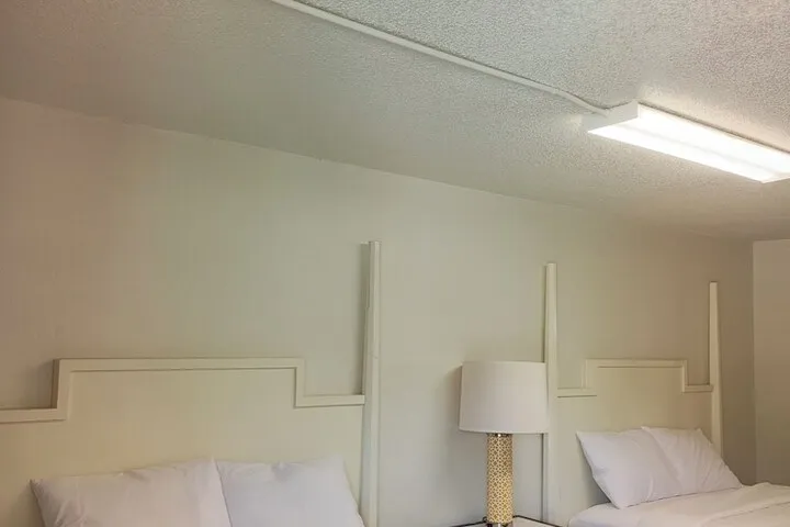 Room 4 of 7