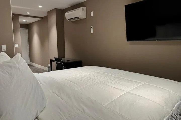 Room 5 of 21