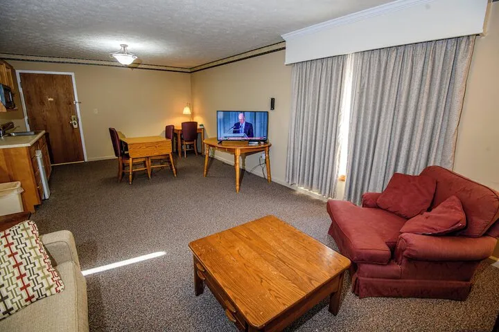 Room 4 of 28