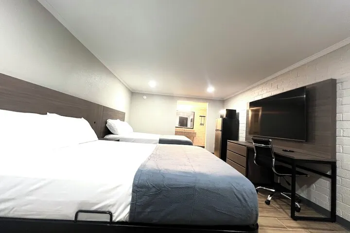 Room 5 of 16