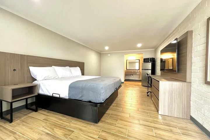 Room 3 of 16