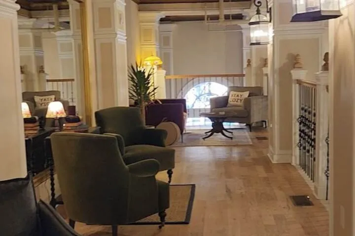 Hotel Interior 5 of 38