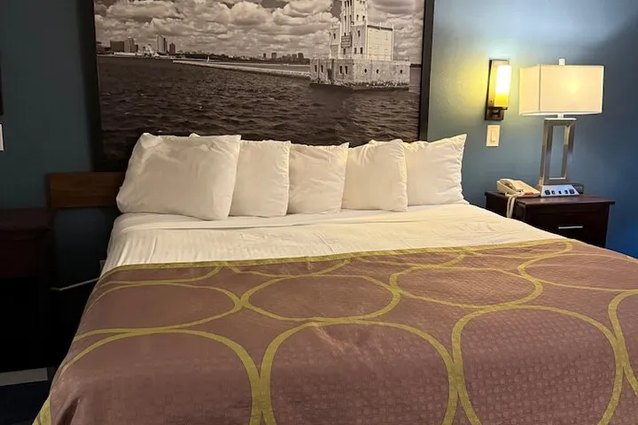Room 5 of 63