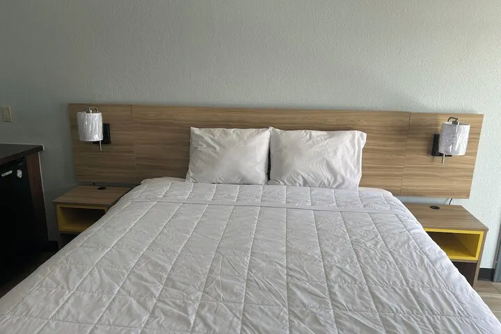 Room 6 of 18
