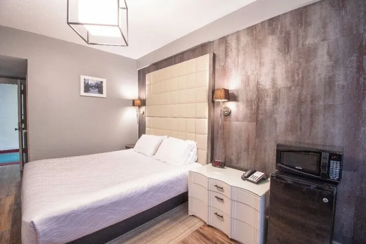 Room 4 of 20