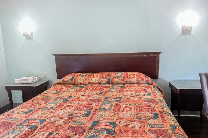 Room 5 of 18