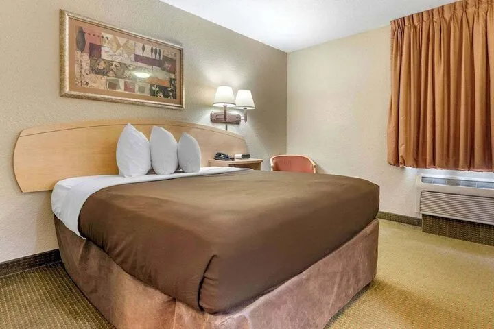 Room 3 of 9