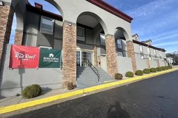 HomeTowne Studios by Red Roof Richmond VA - W Broad St