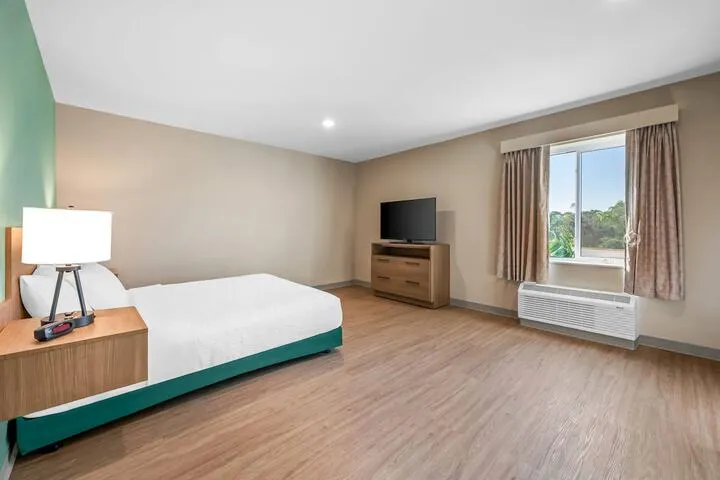 Room 4 of 28