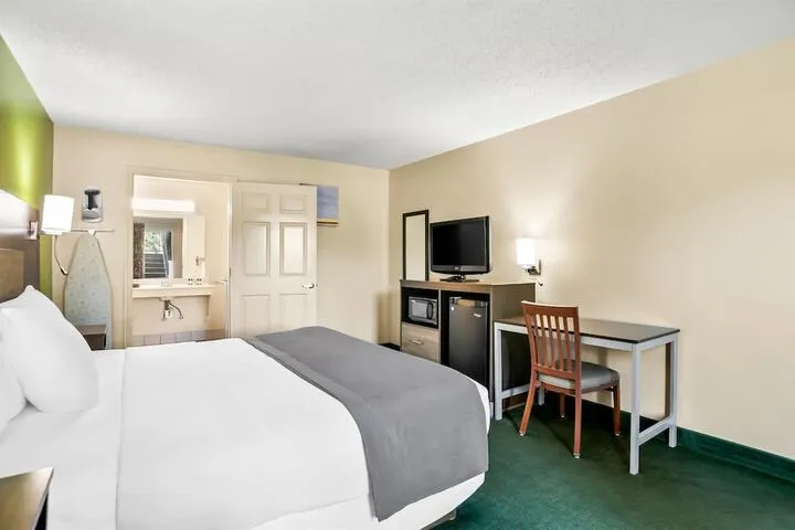 Room 4 of 34
