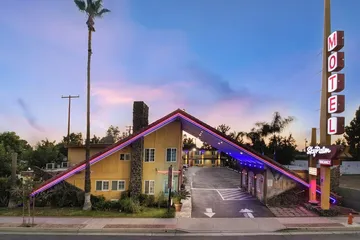 Sky Palm Motel