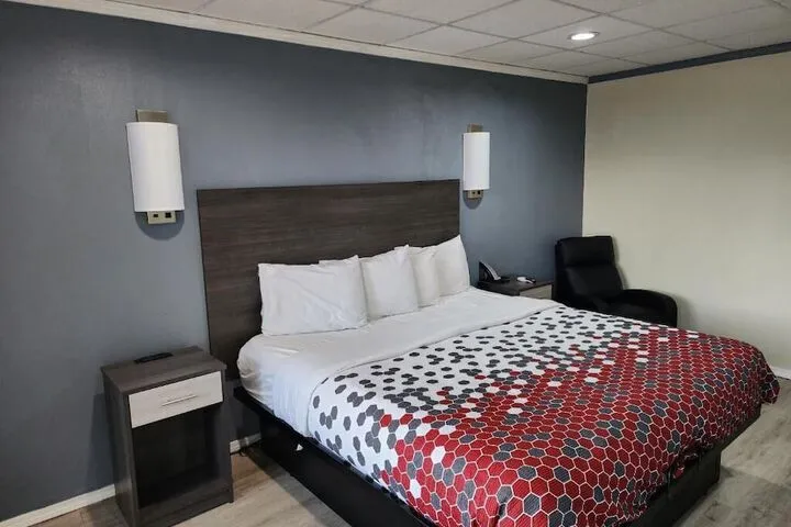Room 5 of 16
