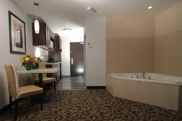 Paradise Inn & Kitchenette Suites