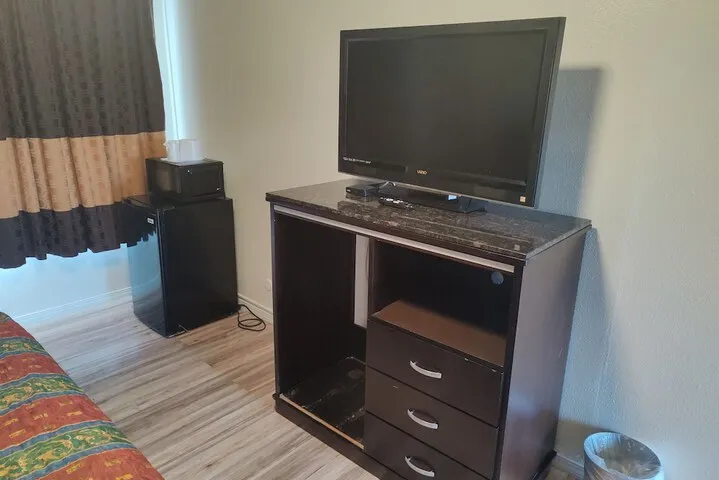 Room 5 of 13