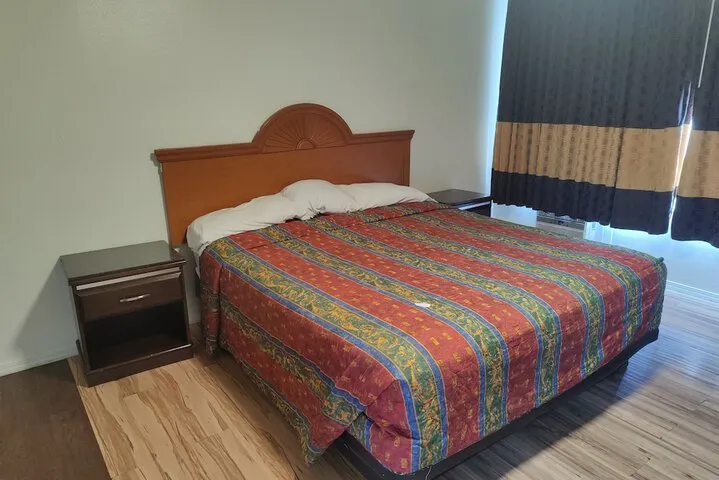 Room 4 of 13