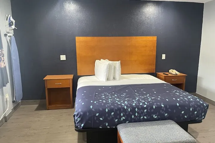 Room 4 of 15