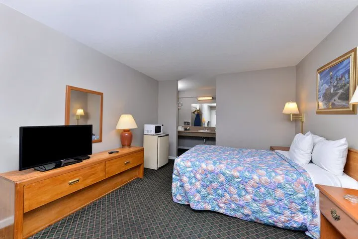 Room 4 of 20