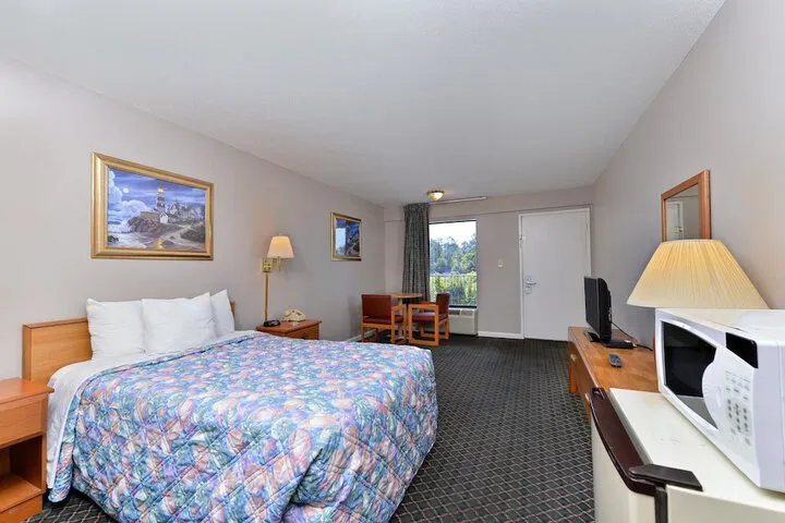 Room 3 of 20