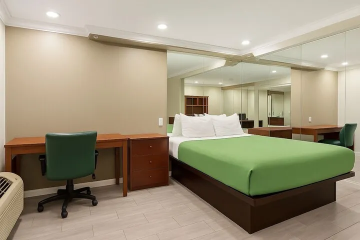 Room 4 of 30