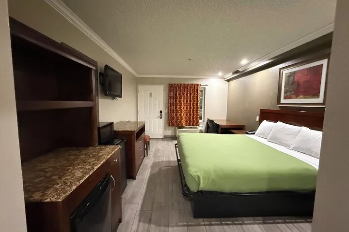 Room 5 of 30