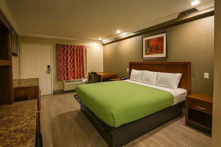 Room 3 of 30