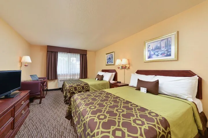 Room 5 of 12