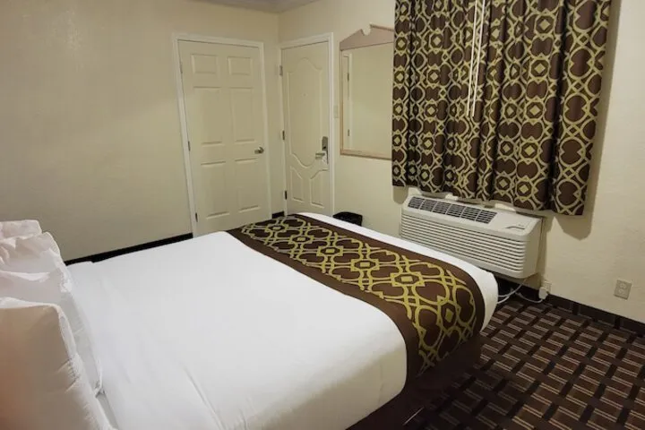 Room 5 of 74