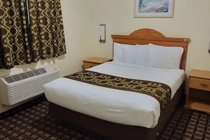 Room 4 of 74