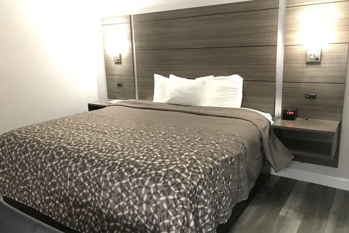 Room 4 of 35