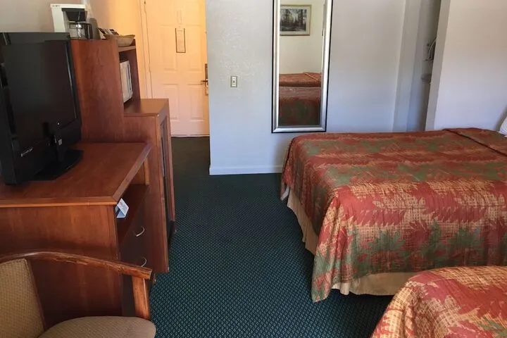 Room 3 of 61