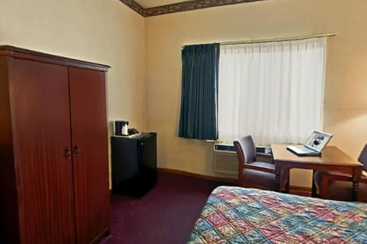 Room 5 of 15