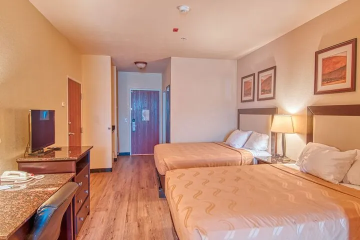 Room 4 of 9