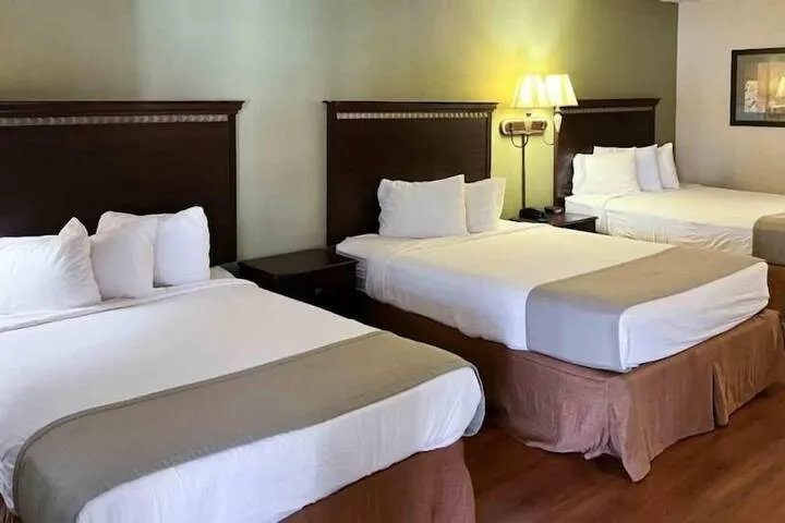 Room 4 of 27