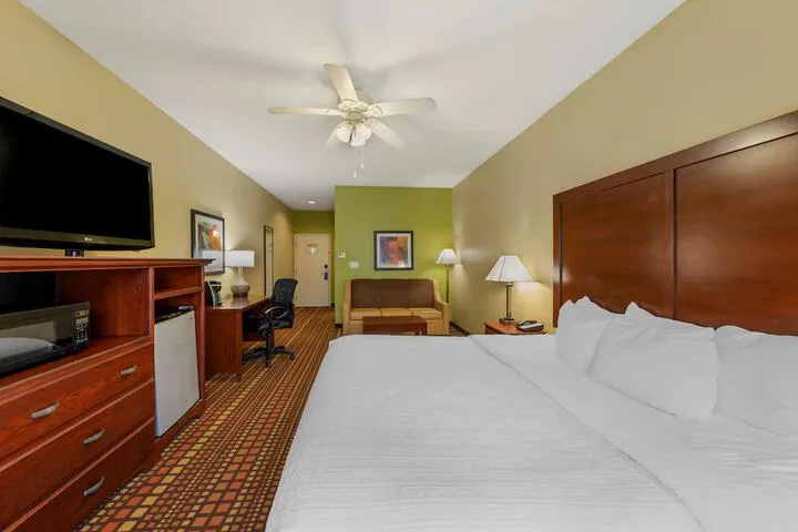 Room 4 of 23