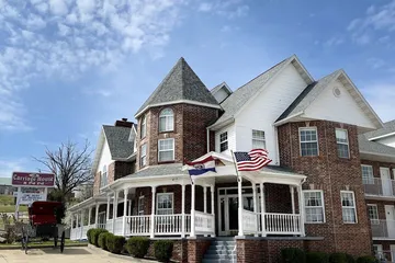 Carriage House Inn