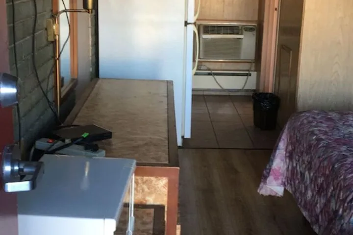 Room 4 of 9