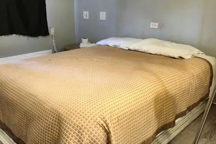 Room 4 of 13