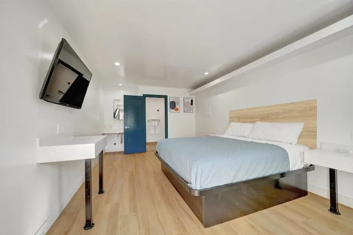Room 2 of 9