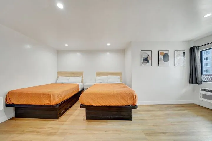 Room 3 of 9