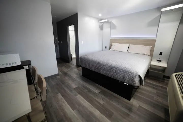 Room 2 of 22