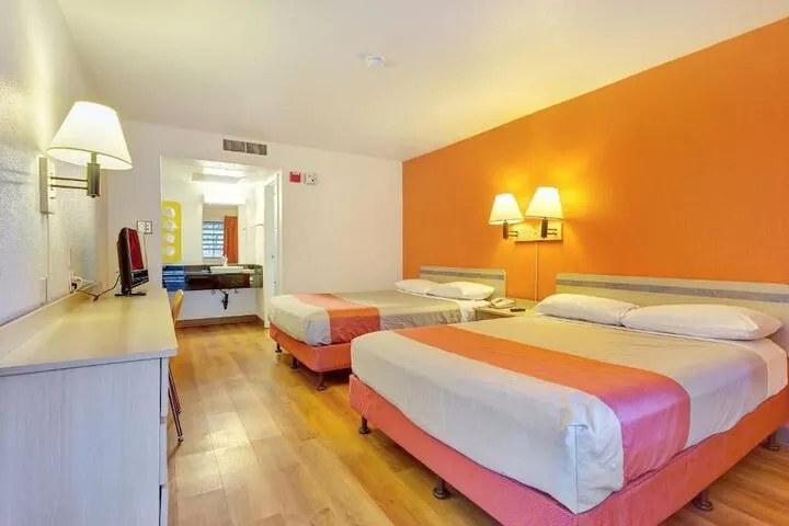 Room 5 of 12