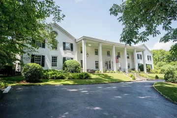 Historic General Lewis Inn