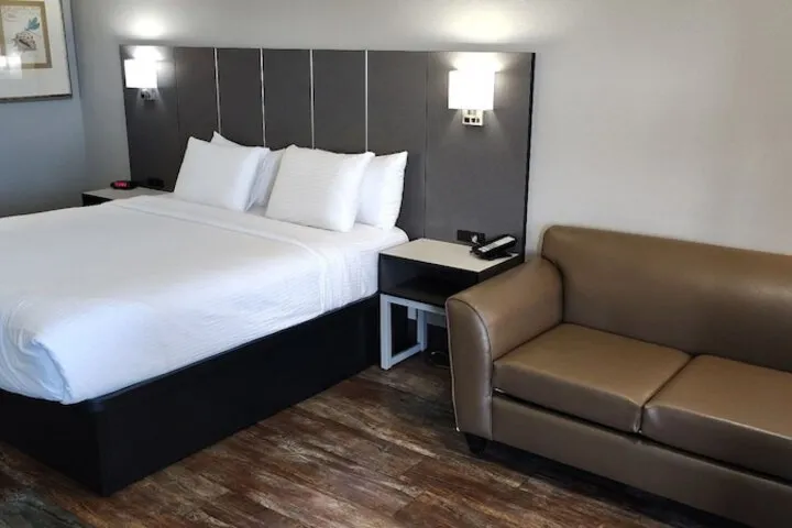 Room 3 of 17
