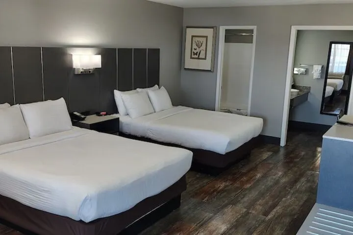 Room 4 of 17